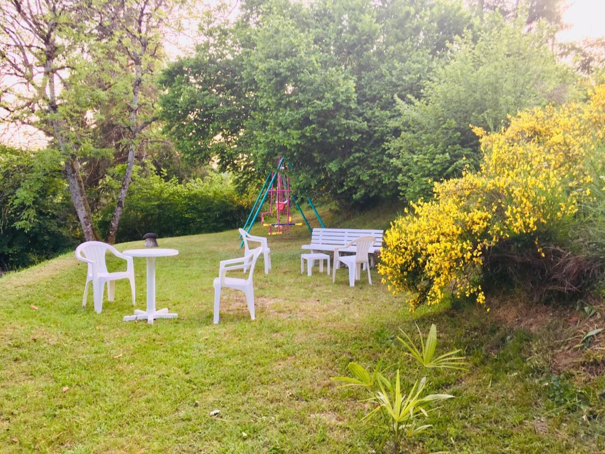 Au Vieux Logis 63 Acomodação com café da manhã Saint-Rémy-sur-Durolle Exterior foto